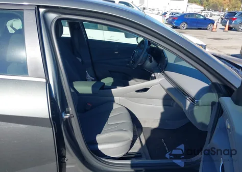 2024 Hyundai Elantra Sel from USA, damaged, VIN KMHLS4DG6RU784370